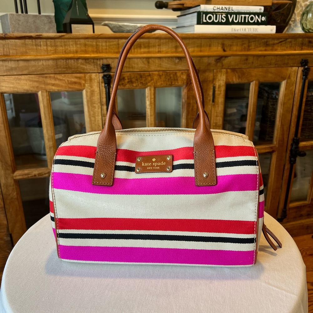 Kate spade New York, “Kaleigh” bag in “oak island stripe”.